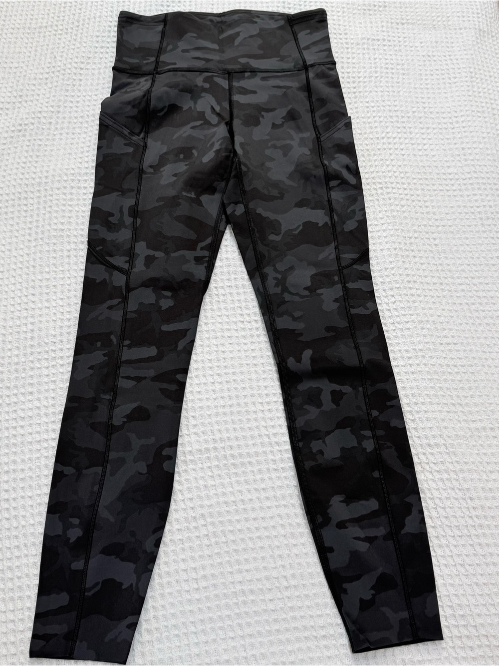 NWOT lululemon fast and free leggings tights 25” camo